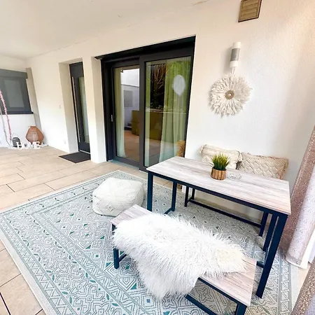 Scandi Mit Terrasse Und Parkplatz Apartament