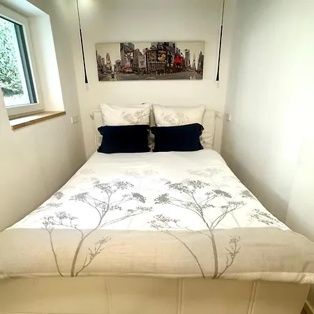 Scandi Mit Terrasse Und Parkplatz Apartament